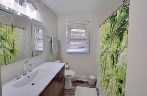North Charlotte House | Close to lightrail in the Heart of NODA!