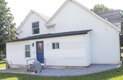 Horse Cave House | Close to Mammoth Cave and other wonderful attractions yet still in a quiet area.