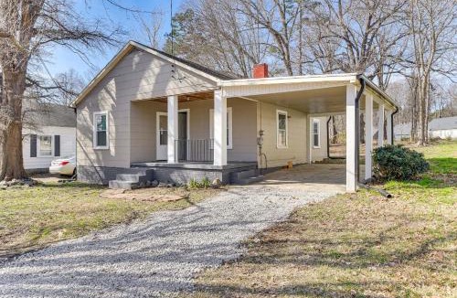 Roxboro House | Close to Shops, Eats and Hospital Roxboro Retreat