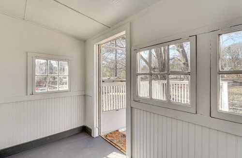 Roxboro House | Close to Shops, Eats & Hospital: Roxboro Retreat