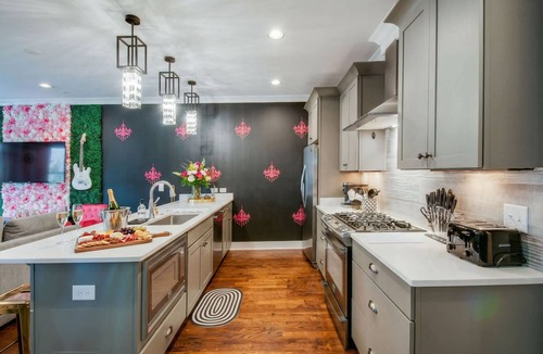 Eighth Avenue House | Close to the Gulch - Book Today