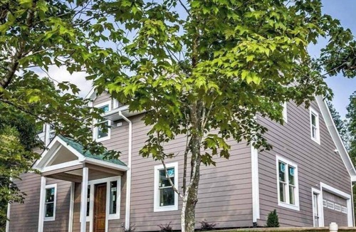 Columbus House | Close to TIEC, Columbus, Tryon, Landum, Lake Lure & Chimney Rock. Very private