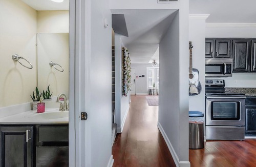 Rutledge Hill House | Closest 2 Broadway! Free Parking! View