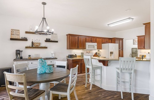 Leicester House | Cloud Nine | Private 40-Acre Mountaintop w/Hot Tub, Theater & Biltmore Pass