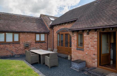 Alcester House | Coach House at Oaks Barn Farm Alcester with optional hire Salt water hot tub