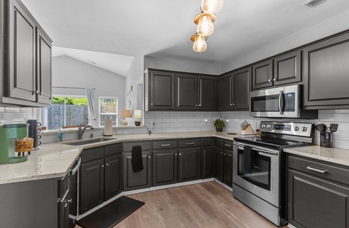 Kings Grant House | Coast Away Cottage. 1-story home - NO PET FEES! 10 minutes from the Beach!
