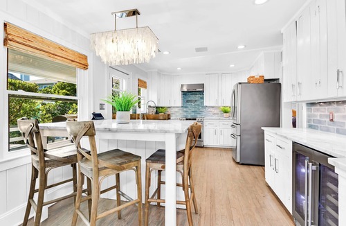 Wrightsville Beach Cottage | Coastal Charm. LOVED by Guests! Eight Upper Level
