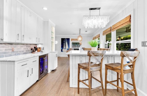 Wrightsville Beach Cottage | Coastal Charm. LOVED by Guests! Eight Upper Level