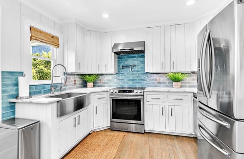 Wrightsville Beach Cottage | Coastal Charm. LOVED by Guests! Eight Upper Level