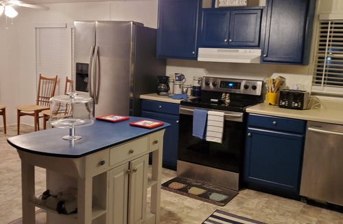 Davis House | Coastal Community Getaway: Blue Fin Escape