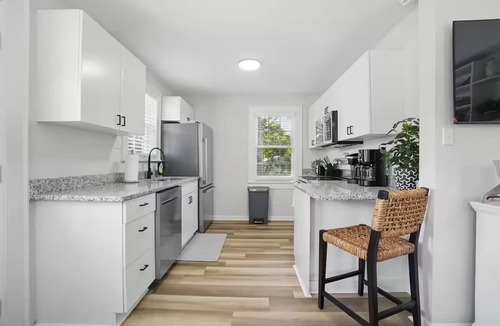 East Ocean View House | Coastal Cottage! Oceanview! Beach Getaway!