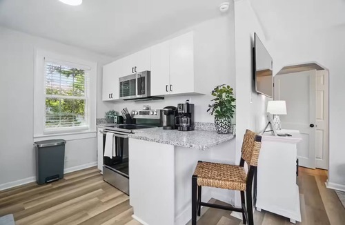 East Ocean View House | Coastal Cottage! Oceanview! Beach Getaway!