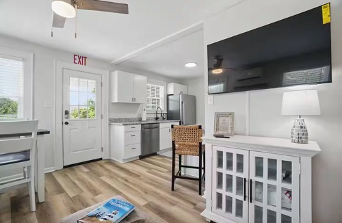 East Ocean View House | Coastal Cottage! Oceanview! Beach Getaway!