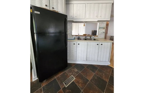 Wilmington Beach Cottage | Coastal Cottage (5min walk to beach, ample parking, dog-friendly!)