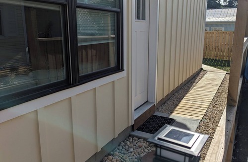 Morehead City Cottage | Coastal Cottage, walk to downtown Beaufort, close to beaches, pet friendly.