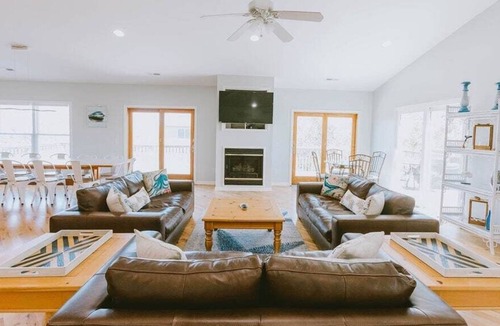 Southern Shores House | Coastal Daydreaming | Oceanside, Pool & Hot Tub!