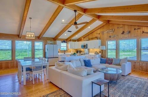 McCutcheon Field House | Coastal Memories - Beachfront 5-bdrm, 3 bth house with amazing views