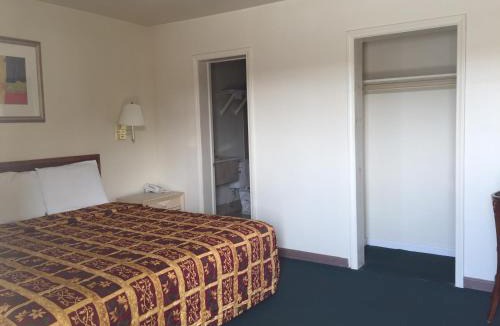 McCutcheon Field Hotel | Coastal Motel