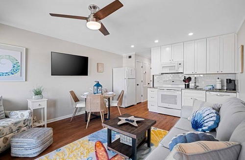 Folly Field Condo | Coastal Retreat Vibe w. Views - Beachfront Resort - Tennis & Pickleball OV B219