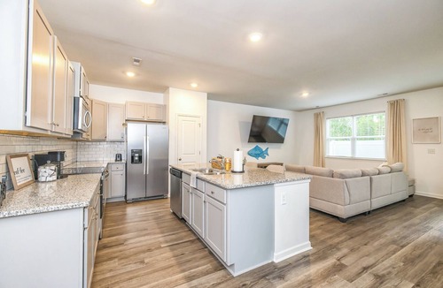Murraysville House | Coastal Wilmington Townhouse - 10 Minutes to the Beach, Downtown & Airport