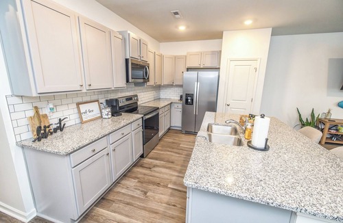 Murraysville House | Coastal Wilmington Townhouse - 10 Minutes to the Beach, Downtown & Airport