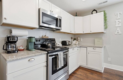 Wilmington Cottage | Coastal Wilmington Retreat near Cargo District, Riverwalk, Beaches, UNCW & CFCC