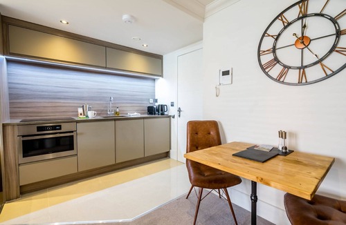 York Apartment | Cocoa Suites 56 - York city centre studio with parking (sleeps 2)