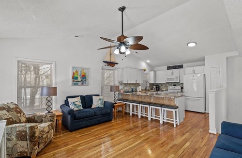 Colington Harbour House | Colington Charm - New updates and not far from the beach!