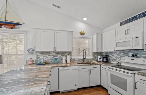 Colington Harbour House | Colington Charm - New updates and not far from the beach!