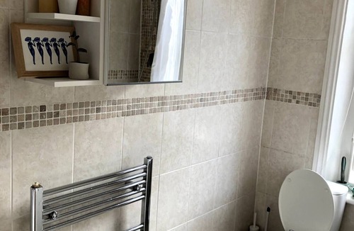 Perry Vale Apartment | Colourful, arty flat in leafy Forest Hill