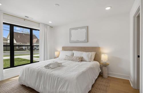 Hurwood Heights House | Combined Nashville Twin Townhomes 6BR Hot Tubs