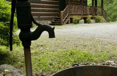 Bryson City Cabin | Come and enjoy Bryson City! Just minutes from NOC, Deep Creek, GSMNP, Fishing!