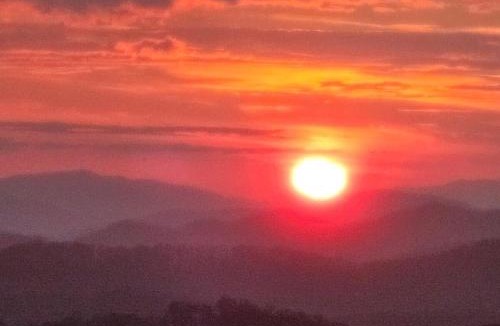 Wolf Laurel Ski Chalet | Come Enjoy the Mountain Sunsets, Near Asheville