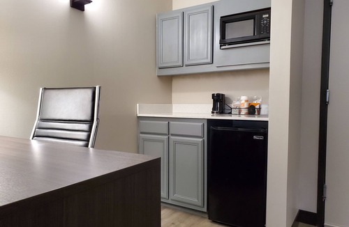 Paw Creek Hotel | Comfort Suites Northlake