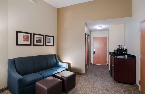 Norfolk - Virginia Beach Hotel | Comfort Suites Suffolk - Chesapeake