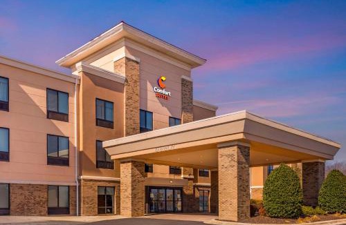 Whitsett Hotel | Comfort Suites Whitsett - Greensboro East