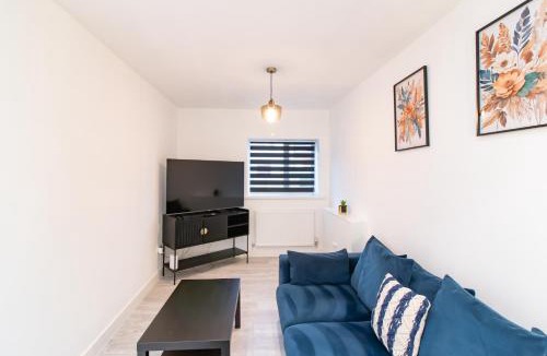 Ashington Apartment | Comfortable 2BR Home 4 Beds Great for Friends & Family