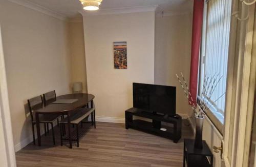Washington House | Comfortable 2Br Home-Free Parking-Great Location