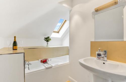Newbold Coleorton Apartment | Comfortable 3-Bed Dormer Bungalow Family & Business Friendly