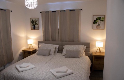 Stevenage Apartment | Comfortable 3 bed house in central location, Stevenage