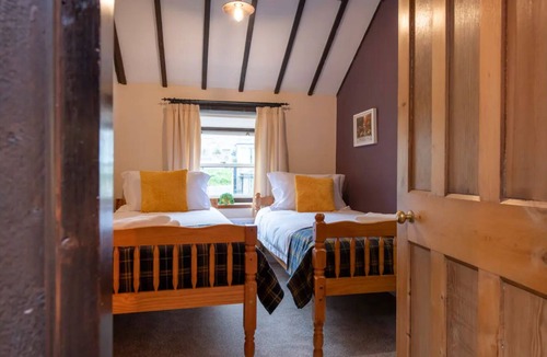 Darlington Cottage | Comfortable 3 Bedroom Historic Cottage c1700