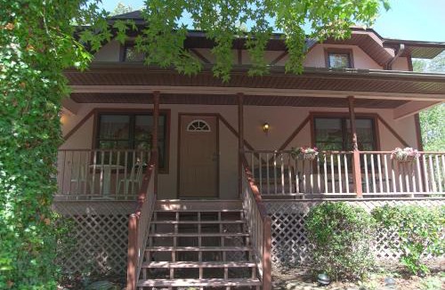 Columbus House | Comfortable 4-Bed Chalet Near Tiec, Pets Welcome