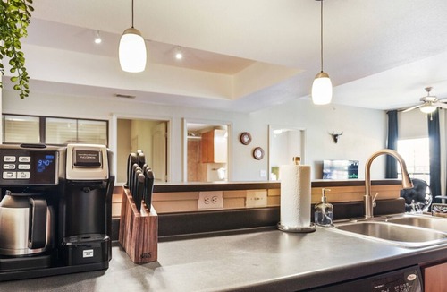 North Loop Apartment | Comfortable Accommodations for 8 in North Austin