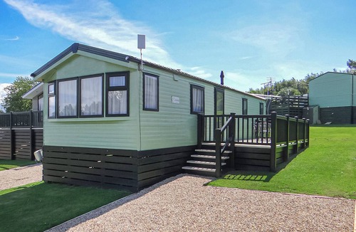 Hexham House | Comfortable and spacious 12ft-wide caravan with one double and one twin.