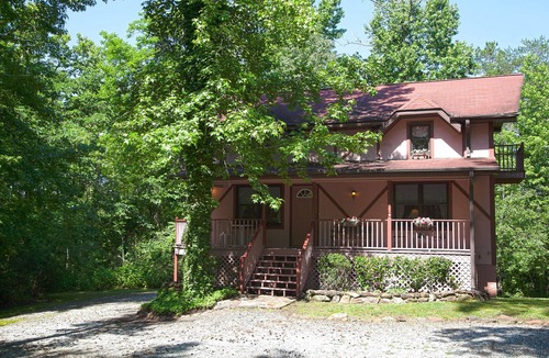 Columbus House | Comfortable Chalet Near TIEC - Full Amenities & Pets