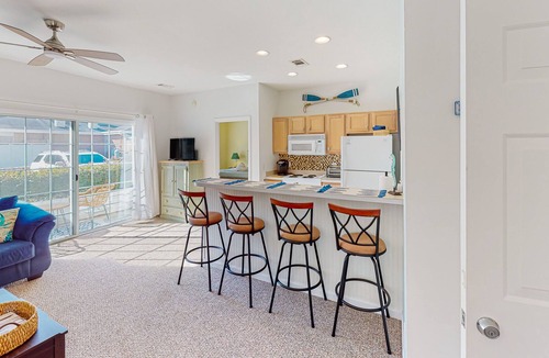 Sea Trail Condo | Comfortable condo with pool & hot tub access, balcony, W/D, & central AC