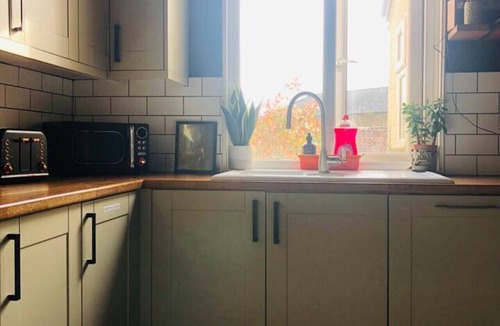 Newmarket House | Comfortable Double Room at Suffolk Pink House, Newmarket