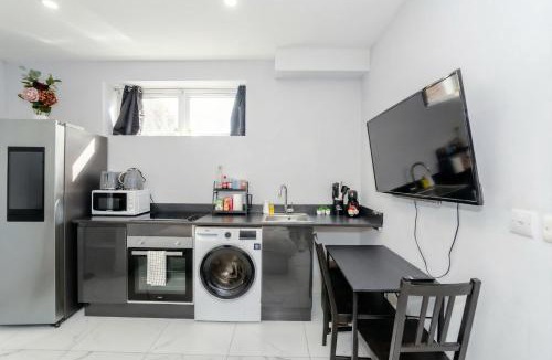 Oval Apartment | Comfortable Flat - Walk to Big Ben and London Eye