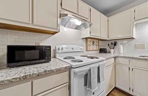 Greensboro Apartment | Comfortable Greensboro Condo