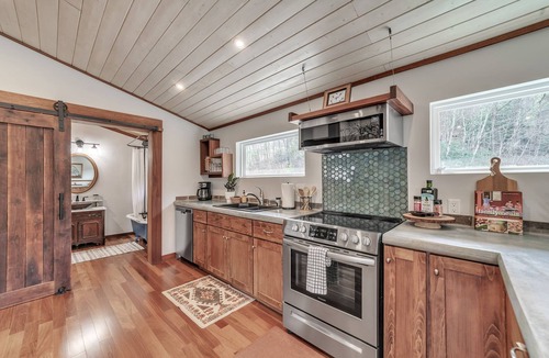 Hendersonville House | Comfortable home near wineries and hiking